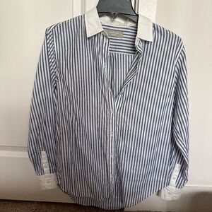 Everlane Blue and White Striped Button Down Shirt